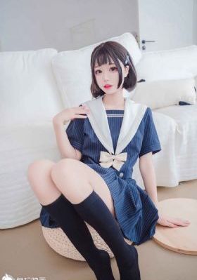 欧美女生皮夹克街拍_BD英语免费高清观看