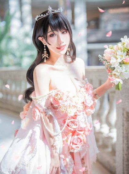 欧美女王服装_DVDBD在线观看